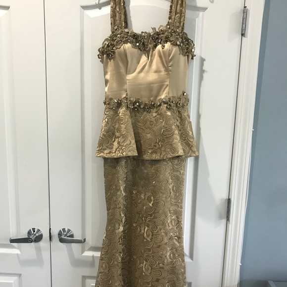 Gold Lace Peplum Gown Size 4 - Picture 2 of 10
